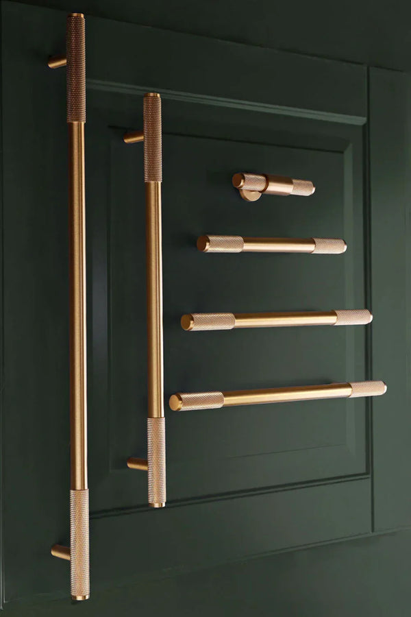 Mayfair Knurled Brass Bar Pull Handle in Satin Brass
