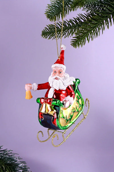 Le Père Noël en chemin dans son traîneau, grande boule de Noël en verre fabriquée à la main