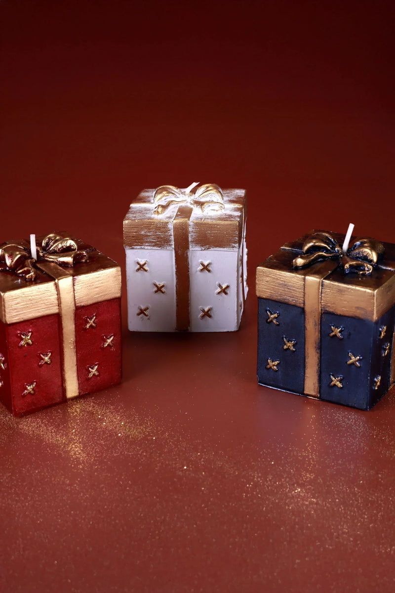 Bougie de célébration en coffret cadeau, disponible en rouge, bleu nuit ou blanc cassé
