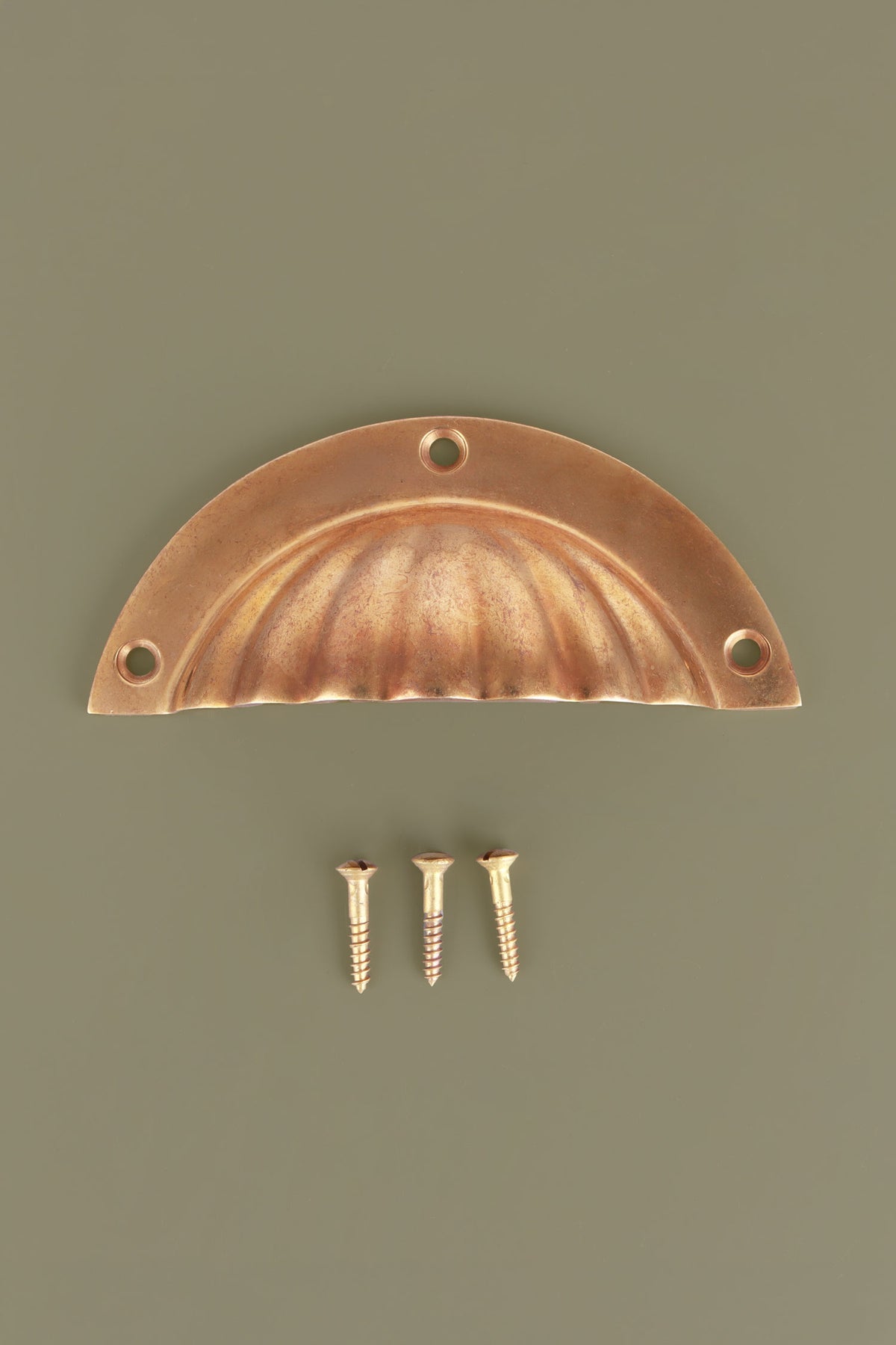 Fluted aged brass cup pull with its screws