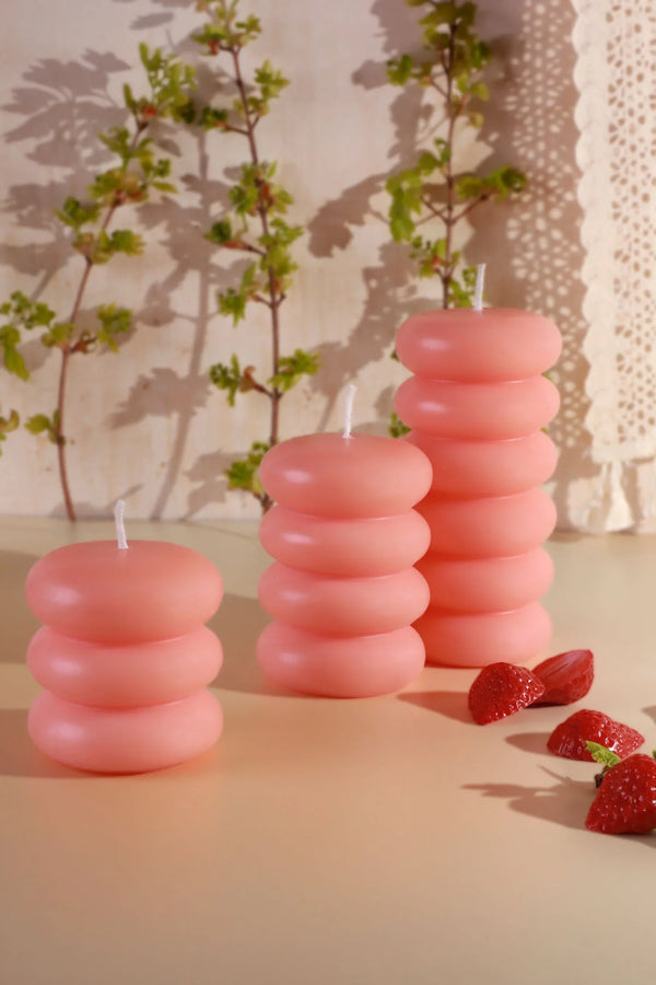 Bougie pilier parfumée galets empilés baume à lèvres fraise