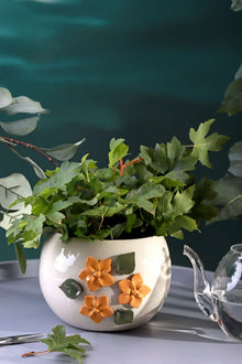 Keramik-Pflanztopf „Floral Line“ handgefertigt mit 3D Sandgelben Blüten