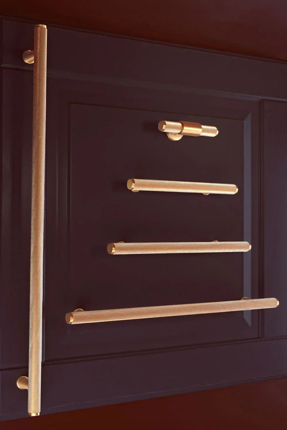 Chelsea Diamond-Knurled Brass Bar Pull Handle in Satin Brass — G Decor