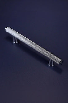 Chelsea Diamond-Knurled Brass Bar Pull Handle in Polished Chrome