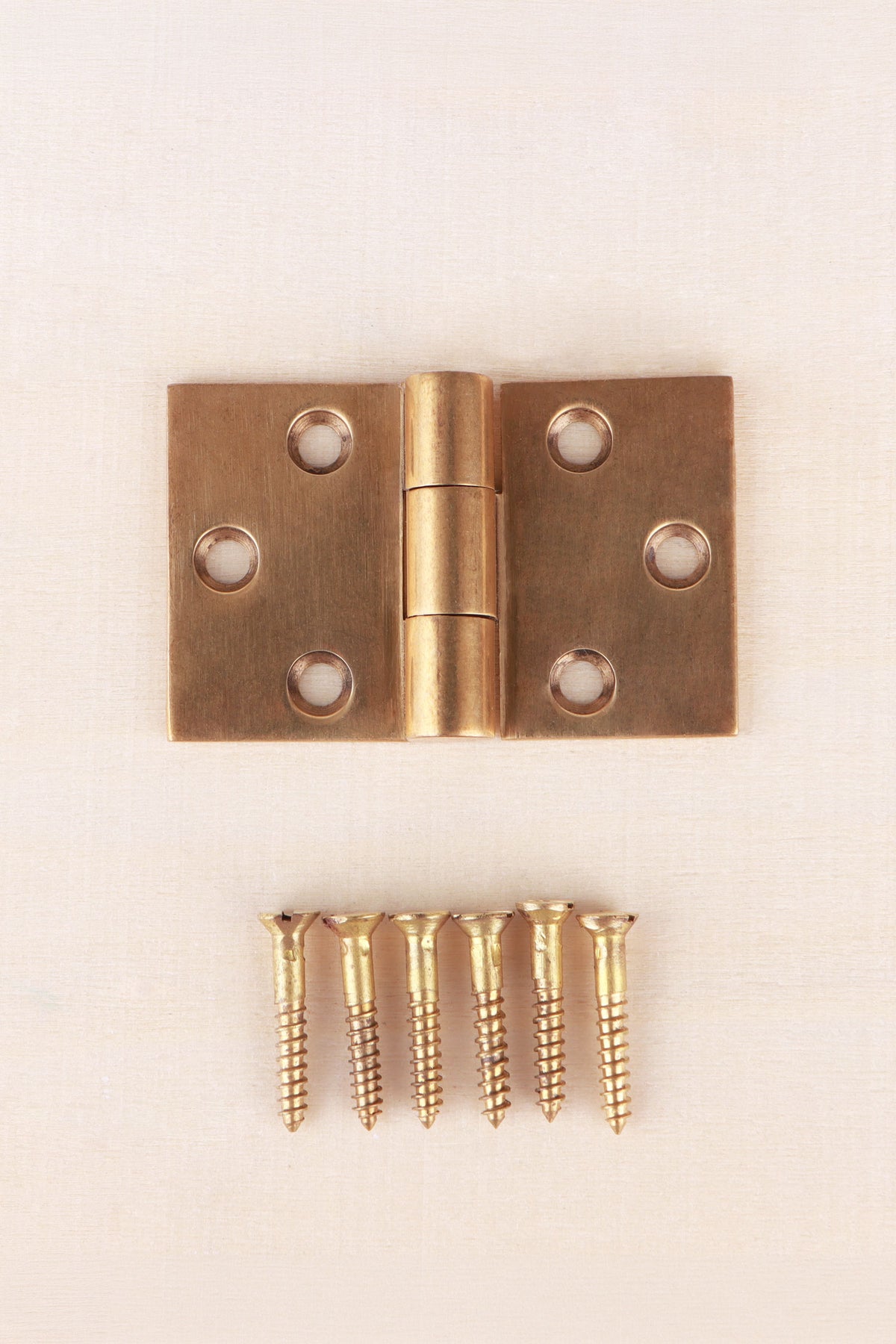 Backflap hinge in aged brass