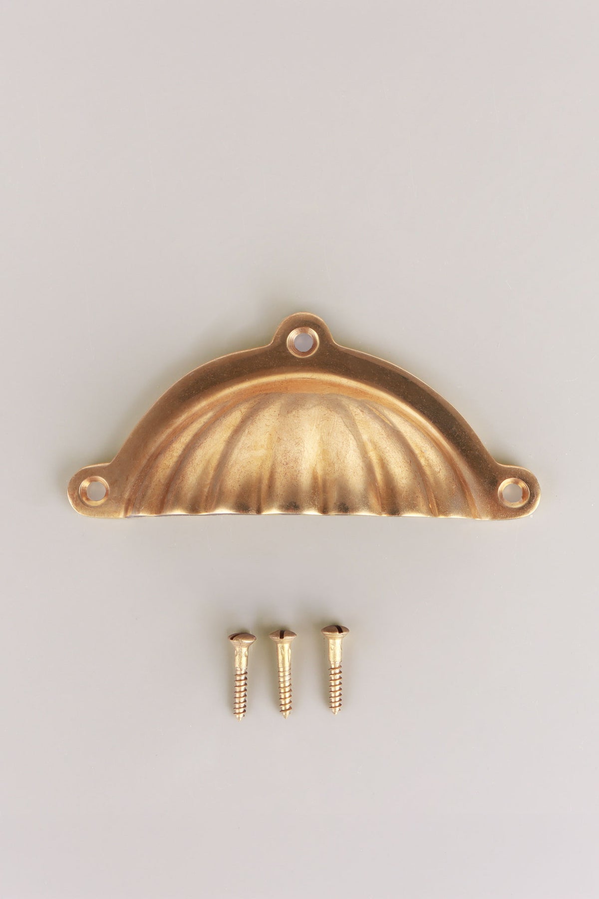 Scalloped cup pull in aged brass