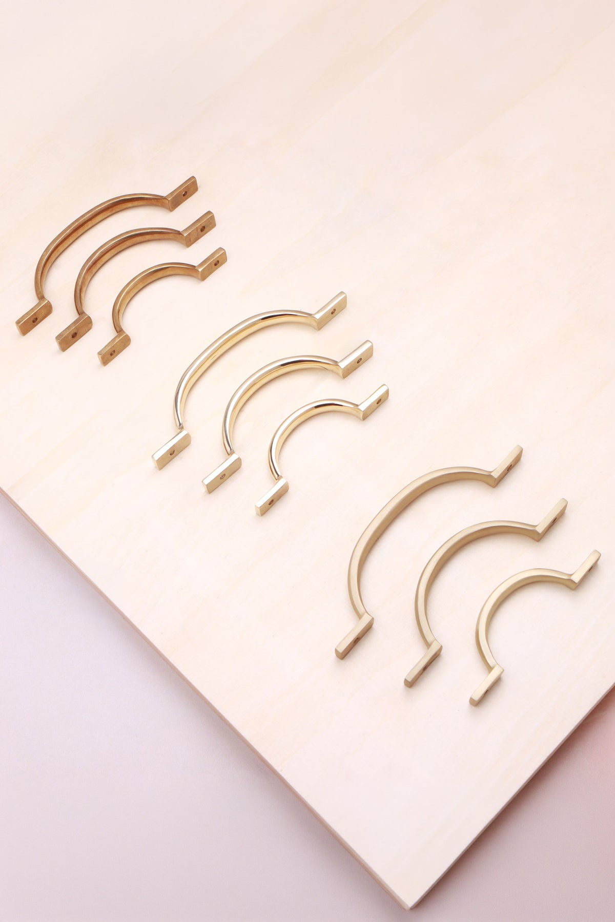 D handle in polished, aged and satin brass, fourth view