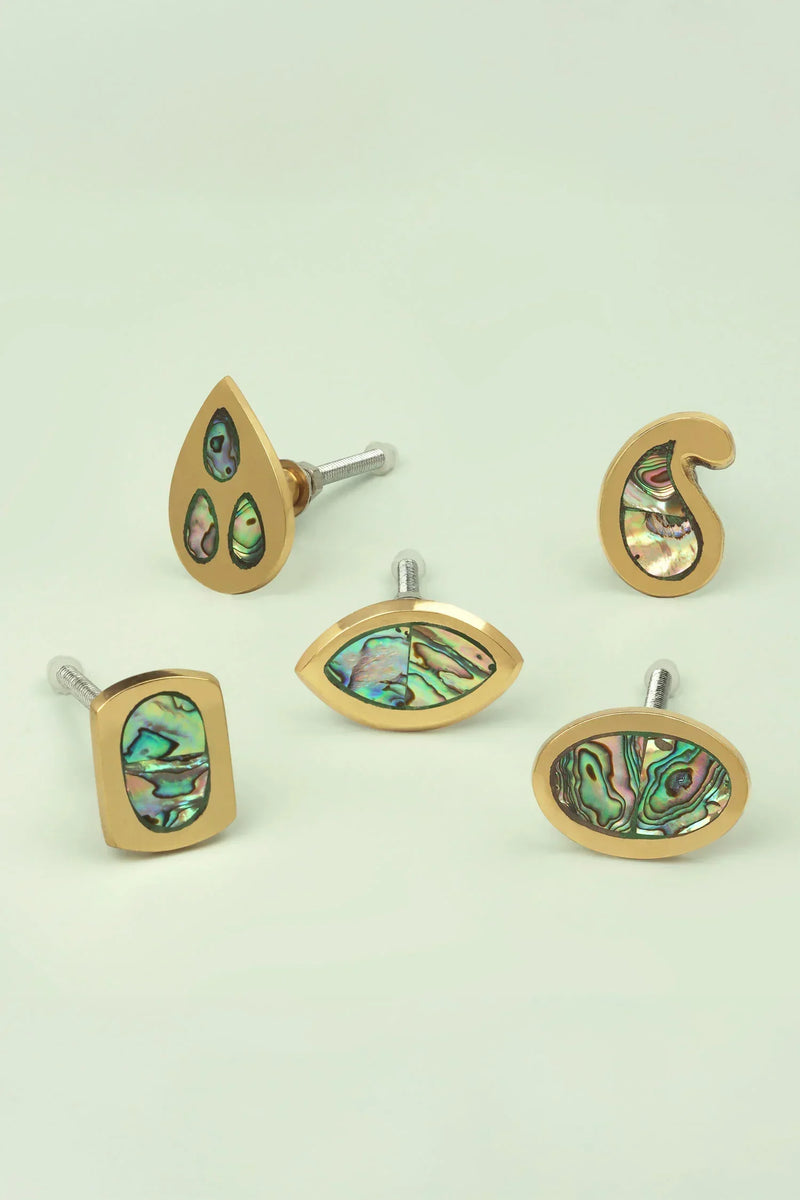 Bouton de meuble irrégulier en nacre de designer en laiton poli