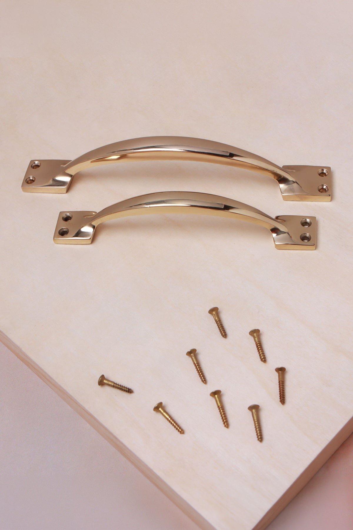 Pull handle in polished brass