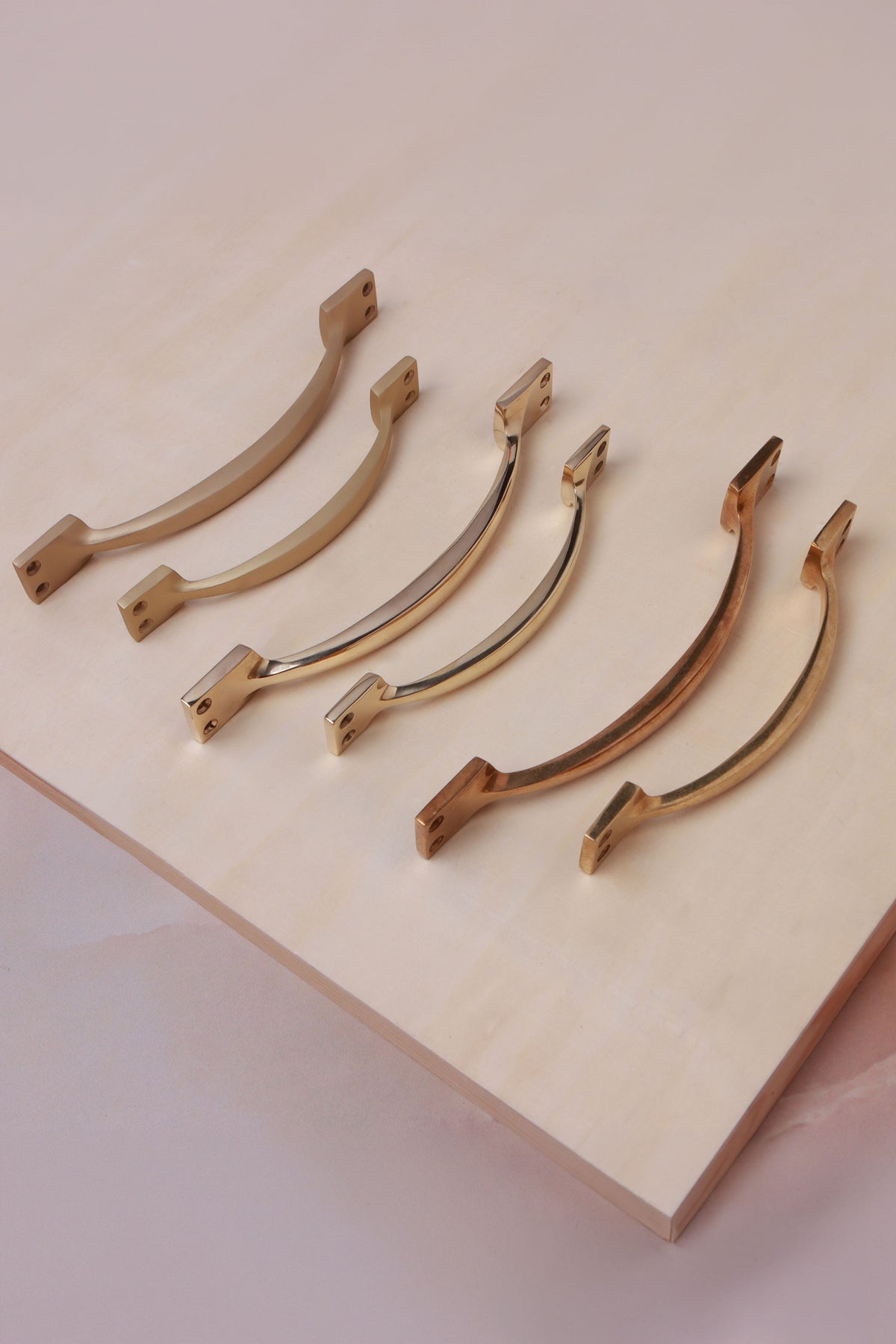 Pull handle in polished, aged and satin brass, fourth view