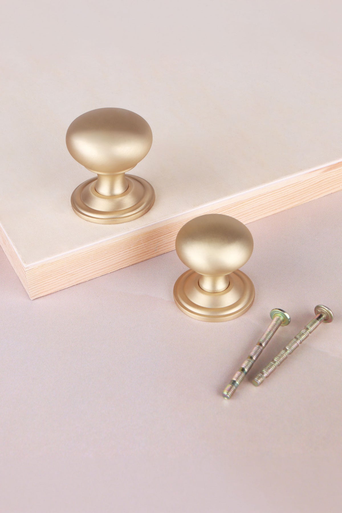 Bun cabinet knob in satin brass