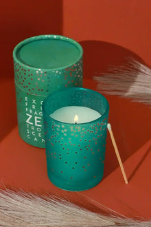 Bougie parfum ananas tropical acidulé dans un pot en verre à pois bleus